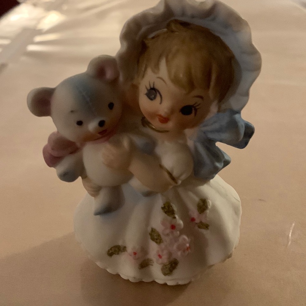 Porcelain figurine - girl in bonnet with teddy bear
